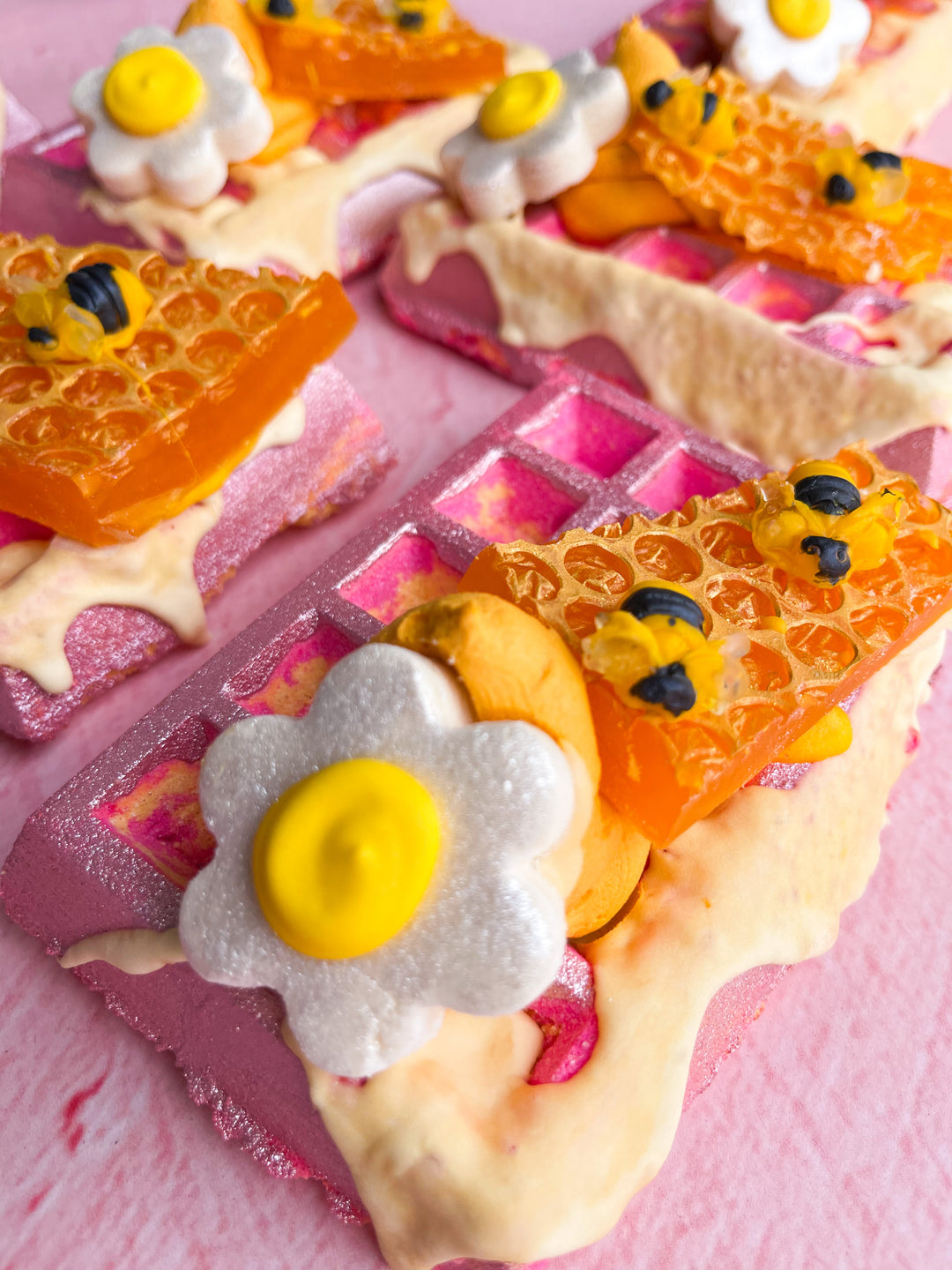 save the bees WAFFLE BATH BOMB 245g