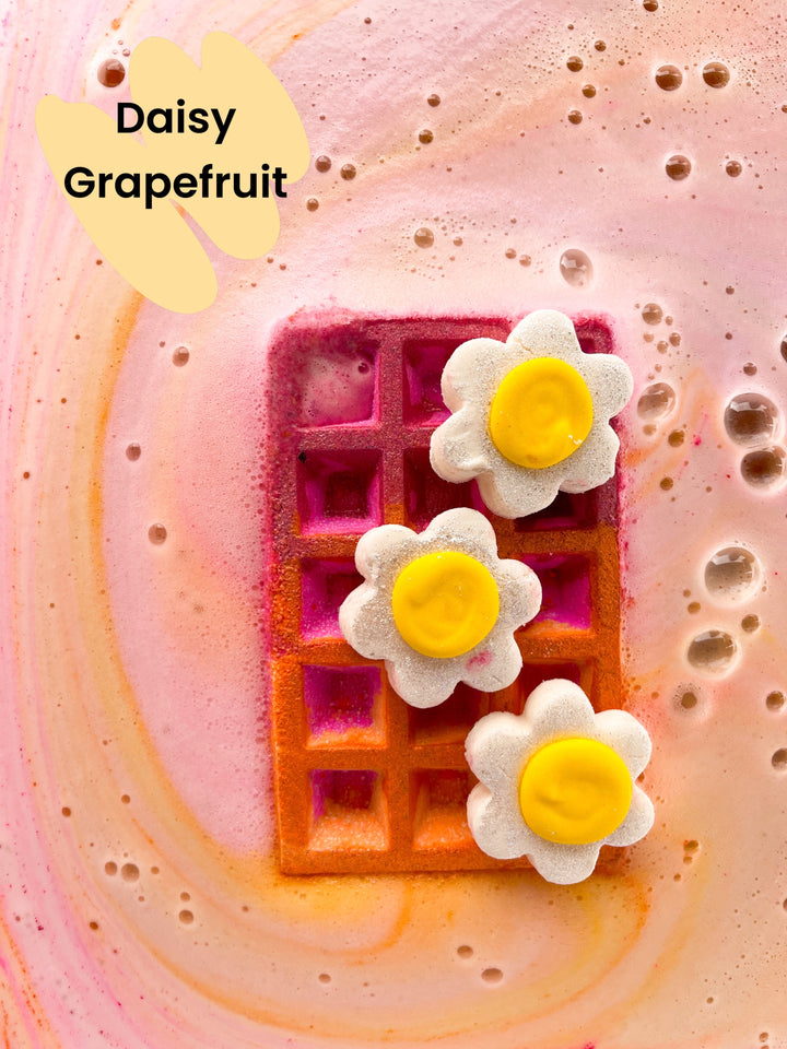 no 90 photoshoot in a field of daisies WAFFLE BATH BOMB 230g