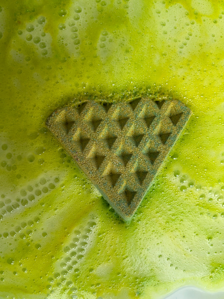 rejuvenator COCKTAIL WAFFLE BATH BOMB 65g