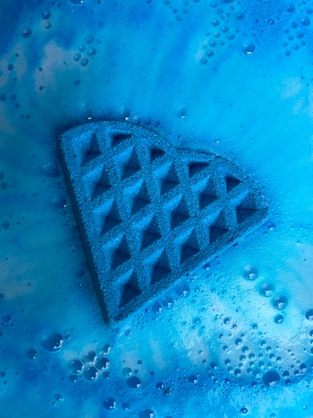 ocean eyes COCKTAIL WAFFLE BATH BOMB 65g